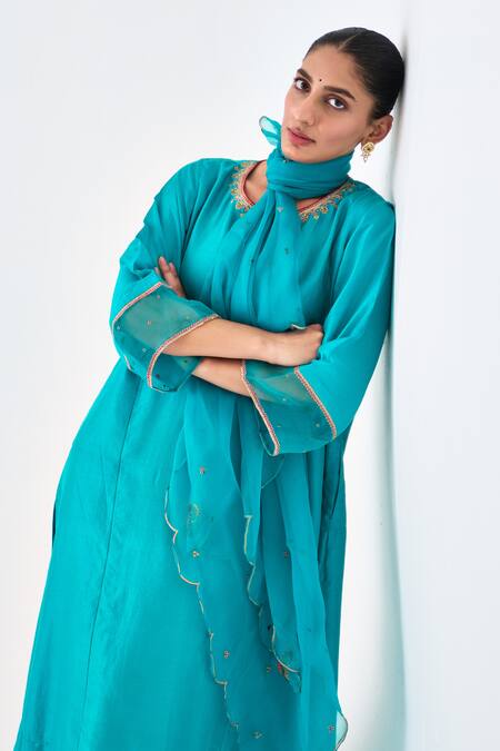 Buy_Janki India_Blue Silk, Organza Sequins Split V-neck Embroidered Kurta Set _Online_at_Aza_Fashions