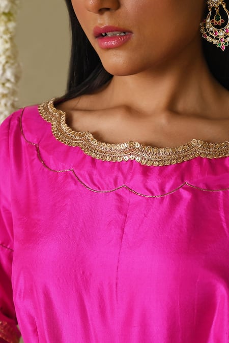 Shorshe Clothing_Pink Silk Lace Round Neck Hot Designer Saree Blouse _at_Aza_Fashions