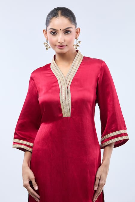 Samyukta Singhania_Red Brocade, Linen Lace, Embroidery Split V-neck Straight Kurta Set _Online_at_Aza_Fashions