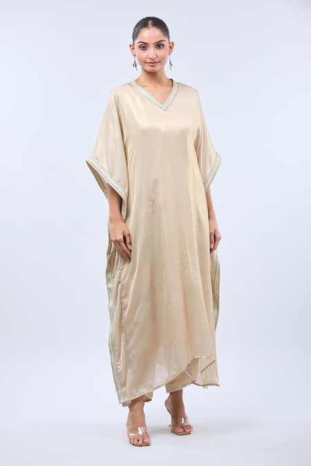 Samyukta Singhania_Cream Georgette Lace V-neck Work Shimmer Kaftan Set _Online_at_Aza_Fashions