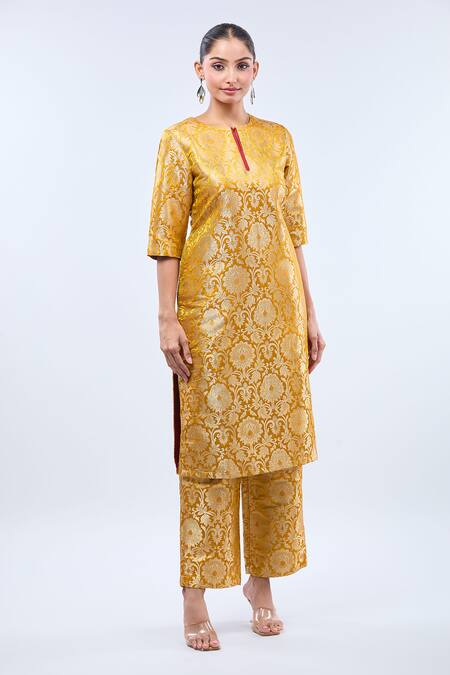 Samyukta Singhania_Mustard Brocade Mandarin Collar Kurta Set _Online_at_Aza_Fashions