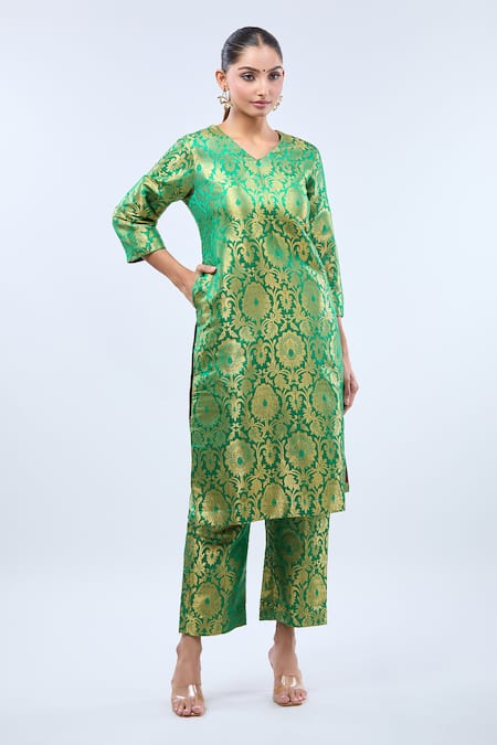 Samyukta Singhania_Green Brocade Embroidery V-neck Straight Kurta Set _at_Aza_Fashions