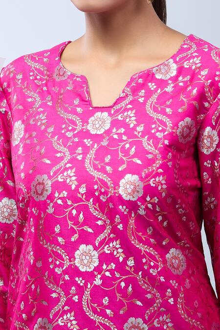 Samyukta Singhania_Pink Brocade Embroidery Split V-neck Straight Kurta Set _at_Aza_Fashions