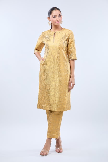 Samyukta Singhania_Cream Brocade Embroidery Round Neck Straight Kurta Set _Online_at_Aza_Fashions