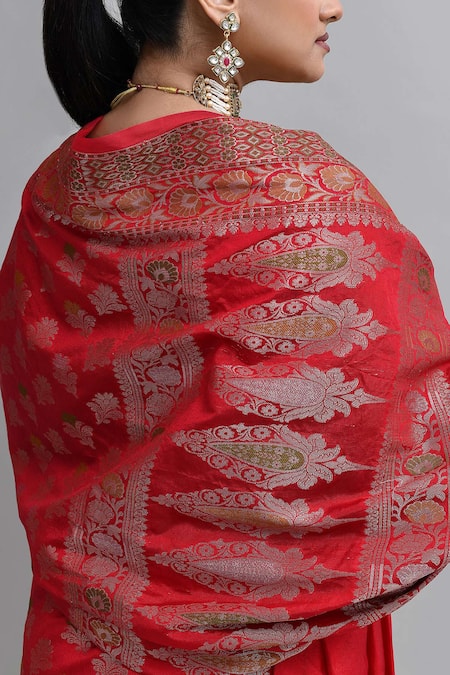 Samyukta Singhania_Red Silk Zari Banarasi Saree With Running Blouse _Online_at_Aza_Fashions