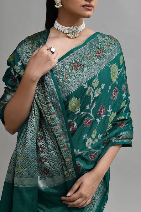 Samyukta Singhania_Green Silk Weaving Banarasi Saree Set _at_Aza_Fashions