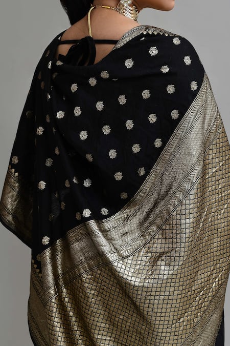 Samyukta Singhania_Black Silk Zari Banarasi Weaving Saree Set _Online_at_Aza_Fashions