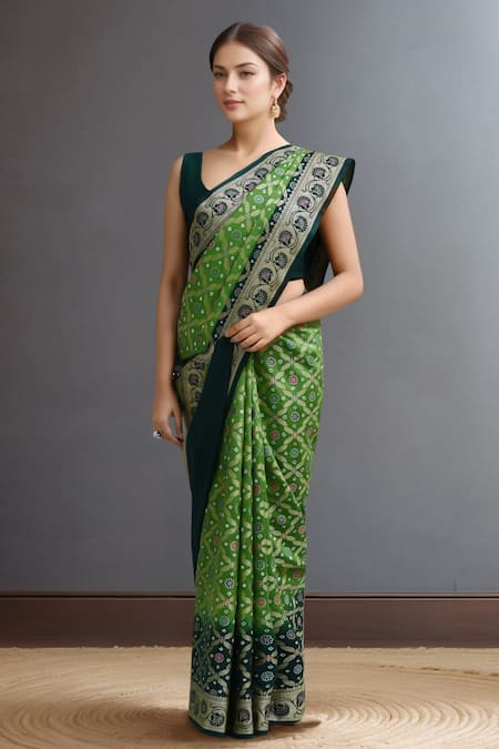 Samyukta Singhania_Green Silk Weaving Bandhej Saree With Blouse _at_Aza_Fashions