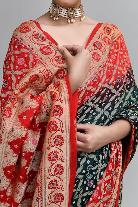 Samyukta Singhania_Green Silk Bandhej Weaving Saree With Blouse _at_Aza_Fashions