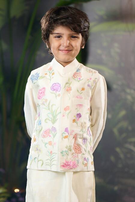 Shop Panchhi By Kanupriya Tibrewala Off White Silk, Cotton Satin Embroidery Floral Bundi Set at Aza Fashions Shop_Panchhi By Kanupriya Tibrewala_Off White Silk, Cotton Satin Embroidery Floral Bundi Set_at_Aza_Fashions