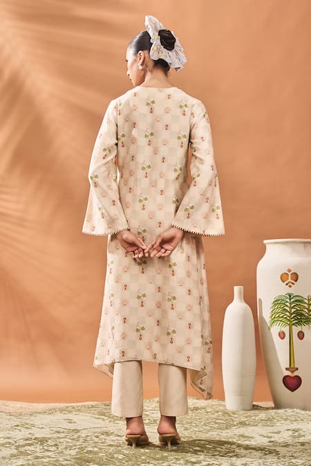 Shop Masaba Ivory Chanderi V-neck Checkers Bloom Kurta Set at Aza Fashions Shop_Masaba_Ivory Chanderi V-neck Checkers Bloom Kurta Set _at_Aza_Fashions