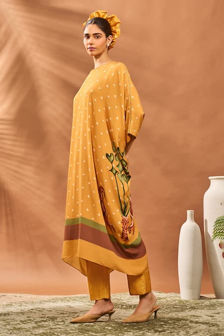 Buy_Masaba_Yellow Crepe, Silk Embroidery Round Neck Spades Blossom Kurta Set _Online_at_Aza_Fashions