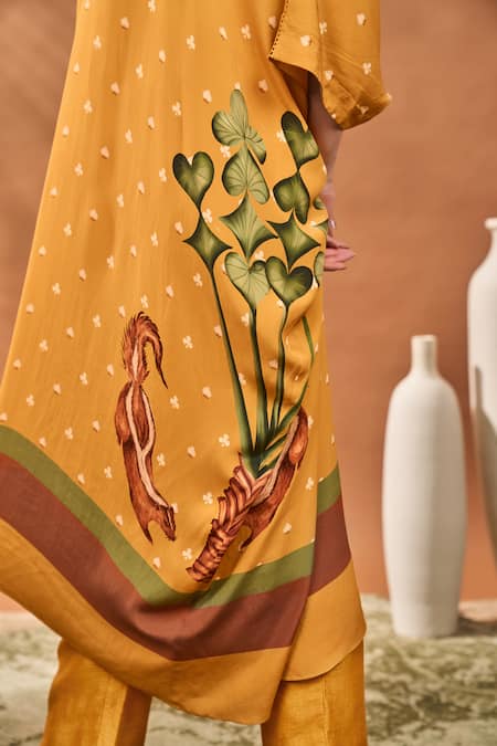 Masaba_Yellow Crepe, Silk Embroidery Round Neck Spades Blossom Kurta Set _at_Aza_Fashions