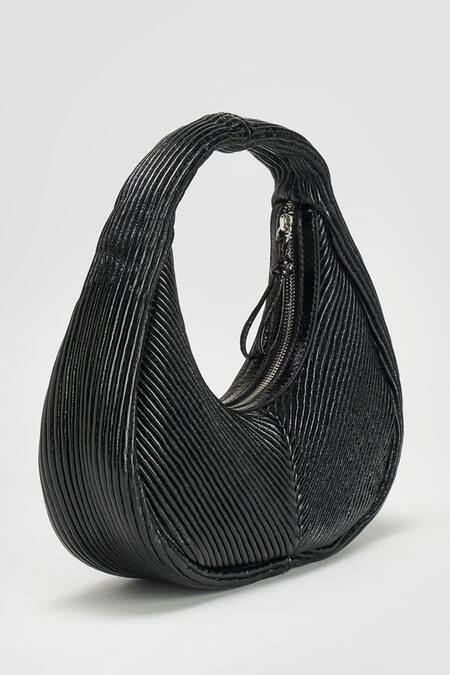 Perona Black Designer Handbag With Ribbed Texture at Aza Fashions Perona_Black Designer Handbag With Ribbed Texture _at_Aza_Fashions