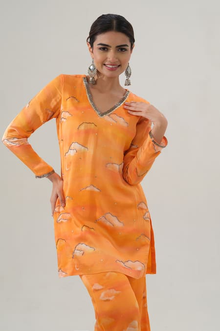 House Of Akshata Orange V-neck Sunset Glow Printed Kurta And Sharara Set at Aza Fashions House Of Akshata_Orange V-neck Sunset Glow Printed Kurta And Sharara Set _at_Aza_Fashions