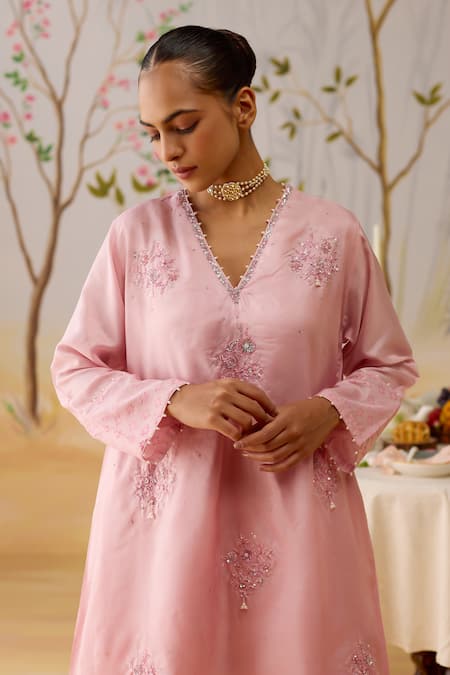 Shikha Mehta_Pink , Cotton, Organza Sequins, Embroidery V-neck Kurta Set _at_Aza_Fashions