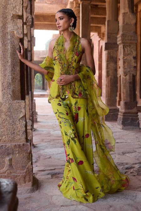 Awigna_Green Georgette Embroidery Asymmetric Floral Print Kurta Set_at_Aza_Fashions