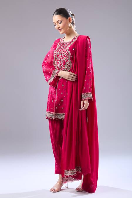 Ridhi Mehra_Pink Embroidery Round Neck Floral Kurta Set _at_Aza_Fashions