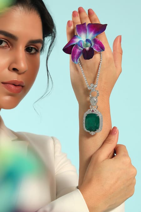 Modarta_Green Diamond Studded Leopard Panther Pendant And Chain _Online_at_Aza_Fashions