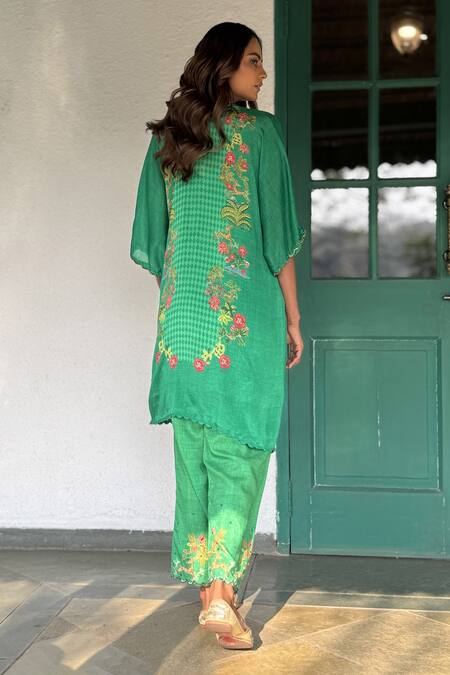 Basil Leaf_Green Chiffon, Linen, Silk Embroidery V-neck Floral Kurta Set _Online_at_Aza_Fashions