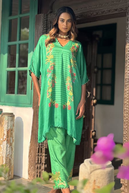 Buy_Basil Leaf_Green Chiffon, Linen, Silk Embroidery V-neck Floral Kurta Set 