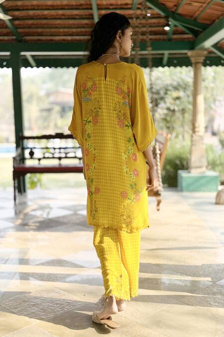 Basil Leaf_Yellow Crepe Embroidery V-neck Kurta Set _Online_at_Aza_Fashions