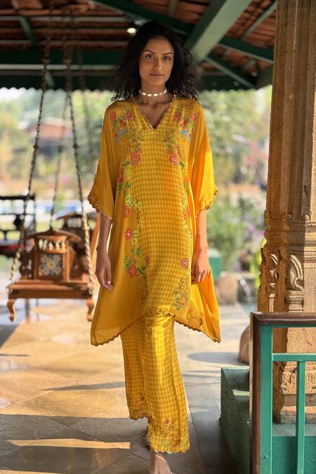Basil Leaf_Yellow Crepe Embroidery V-neck Kurta Set _at_Aza_Fashions