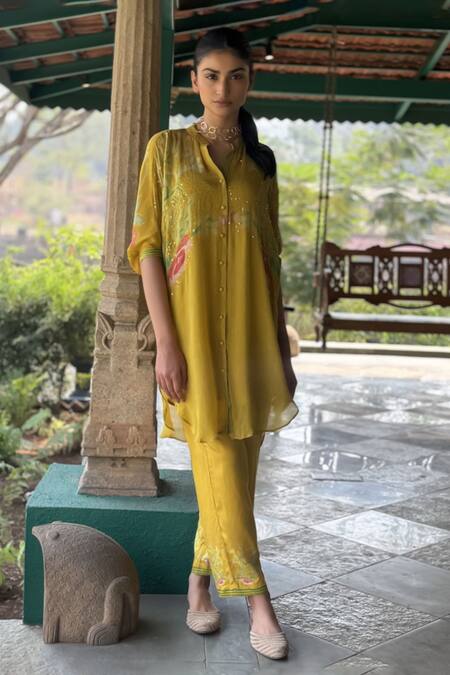 Basil Leaf_Yellow Chiffon, Linen, Silk Embroidery Collared Printed Kurta Set _Online_at_Aza_Fashions