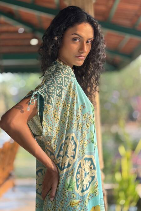 Shop_Basil Leaf_Aqua Crepe V-neck Printed Kurta Set _Online_at_Aza_Fashions
