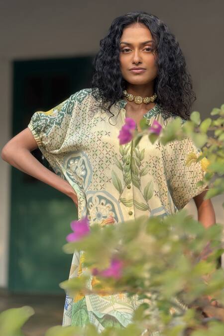 Buy_Basil Leaf_Beige Chiffon, Linen Split V-neck Printed Kurta Set _Online_at_Aza_Fashions