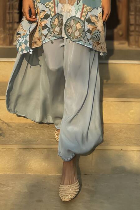 Basil Leaf_Gray Chiffon V-neck Printed Chinon Kurta Set _Online_at_Aza_Fashions