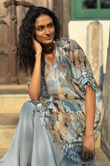 Shop_Basil Leaf_Gray Chiffon V-neck Printed Chinon Kurta Set _Online_at_Aza_Fashions