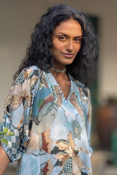 Basil Leaf_Gray Chiffon V-neck Printed Chinon Kurta Set _at_Aza_Fashions