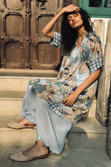 Buy_Basil Leaf_Gray Chiffon V-neck Printed Chinon Kurta Set 