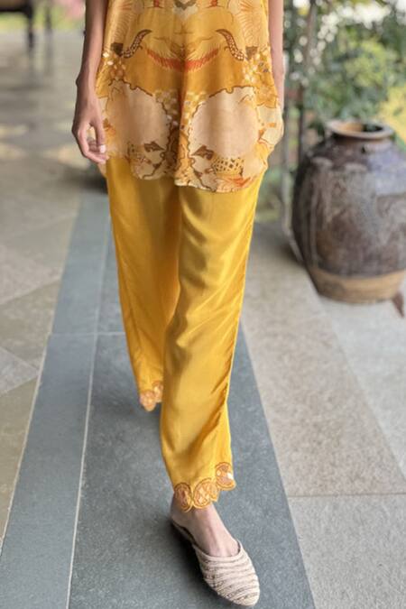 Basil Leaf_Yellow Crepe Split V-neck Printed Kurta Set _Online_at_Aza_Fashions