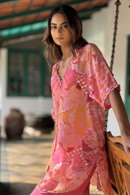 Basil Leaf_Pink Crepe V-neck Printed Kurta Set _Online_at_Aza_Fashions