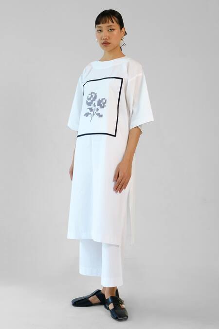 Buy_Merakus_White Cotton Embroidery Round Neck Cross Stitch Kurta Pant Set _Online_at_Aza_Fashions