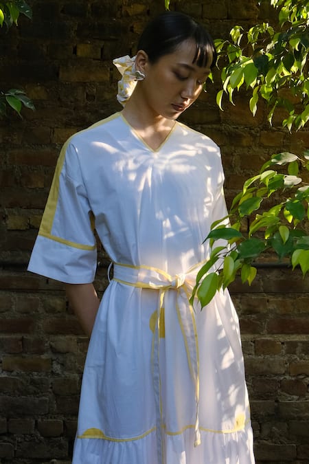 Buy_Merakus_White Cotton V-neck Polka Midi Dress With Belt _Online_at_Aza_Fashions