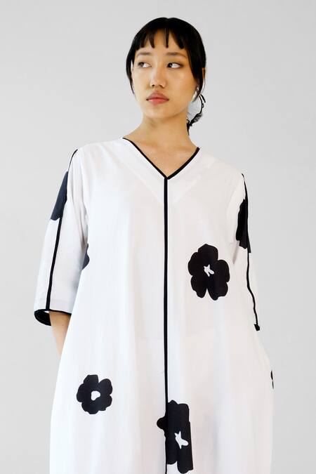 Merakus_White Cotton Applique V-neck Poppy Dress _Online_at_Aza_Fashions