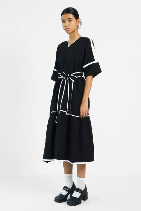 Merakus_Black Cotton V-neck Applique Dress With Belt _Online_at_Aza_Fashions