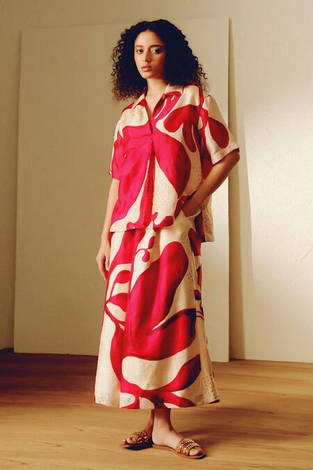 Buy_Kavya Singh Kundu_Red Collared Handwoven Mulberry Silk Pant Set _Online_at_Aza_Fashions