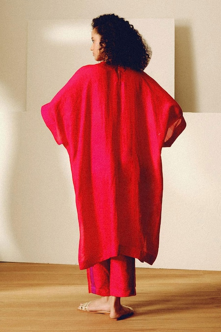 Kavya Singh Kundu Tess Red Handwoven Silk Kurta Set 