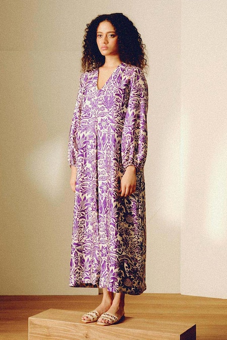 Buy_Kavya Singh Kundu_Purple Split V-neck Handwoven Mulberry Silk Dress _Online_at_Aza_Fashions