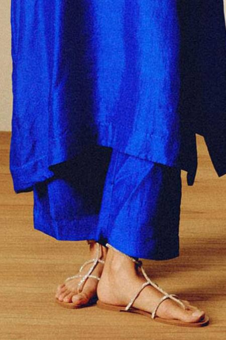 Kavya Singh Kundu Blue Round Neck Floral Printed Kurta Set Online at Aza Fashions Kavya Singh Kundu_Blue Round Neck Floral Printed Kurta Set _Online_at_Aza_Fashions