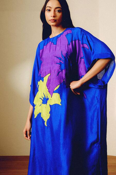 Kavya Singh Kundu Blue Round Neck Floral Printed Kurta Set at Aza Fashions Kavya Singh Kundu_Blue Round Neck Floral Printed Kurta Set _at_Aza_Fashions