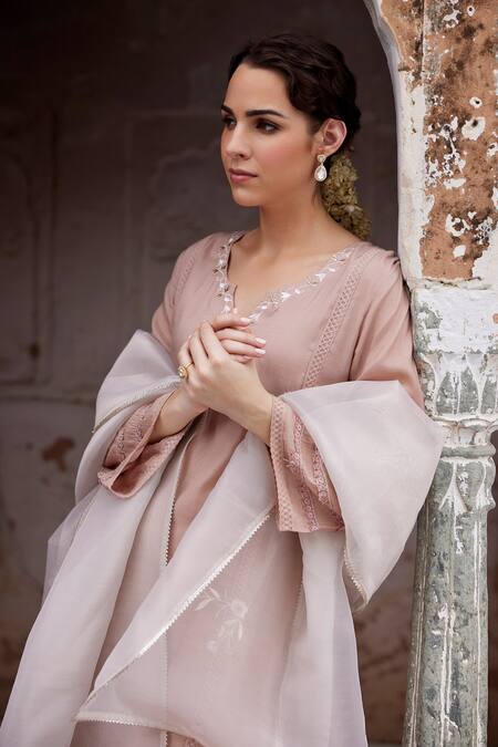 Seher Jaipur_Pink Embroidery V-neck Mahi Kurta Set _at_Aza_Fashions
