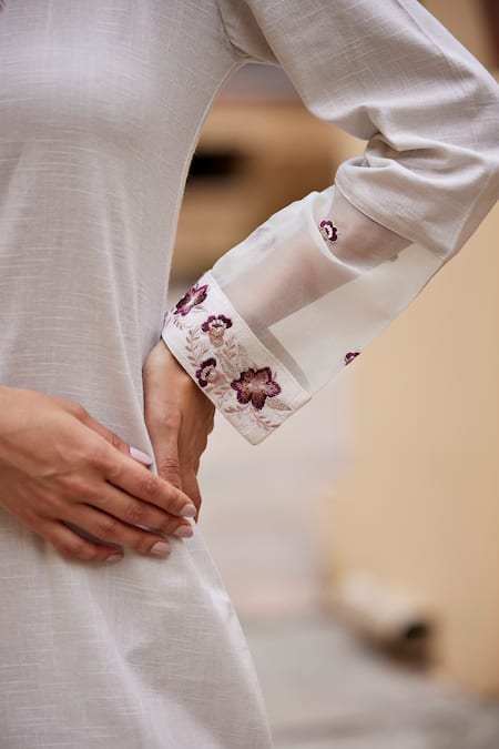 Seher Jaipur_Off White Embroidery Keyhole Neck Hana Kurta Set _Online_at_Aza_Fashions