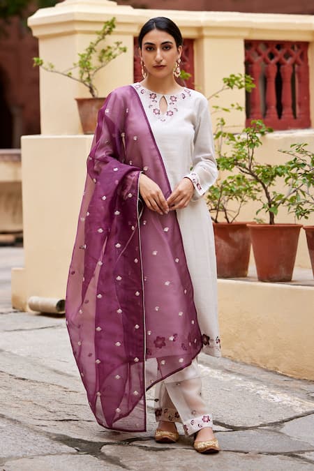Buy_Seher Jaipur_Off White Embroidery Keyhole Neck Hana Kurta Set _Online_at_Aza_Fashions