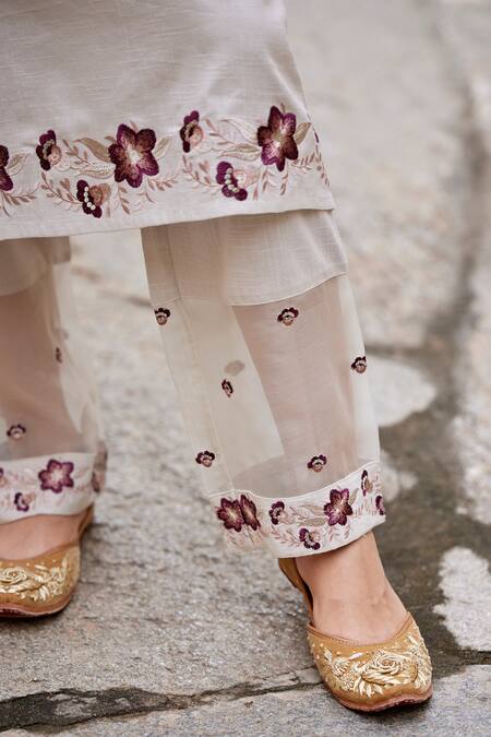 Seher Jaipur_Off White Embroidery Keyhole Neck Hana Kurta Set _at_Aza_Fashions