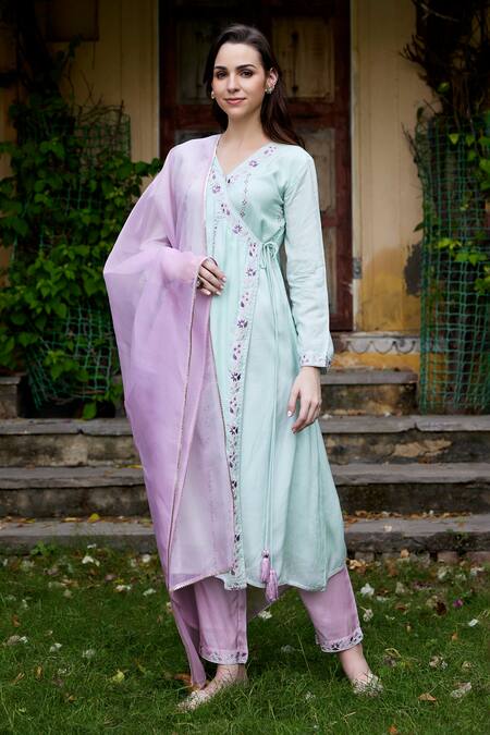 Seher Jaipur_Green Embroidery V-neck Adya Kurta Set_Online_at_Aza_Fashions